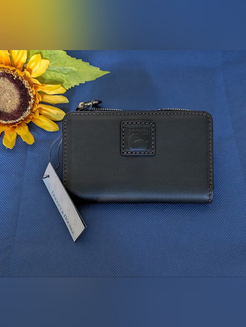 NWT! Dooney & Bourke Florentine Zip Credit Card Wallet in BLACK - Picture 2 of 7